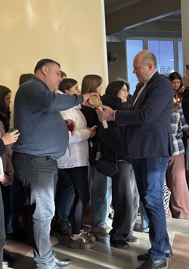 3D7344F8 E841 47C7 A9DE 5BCE4BB39EE0 1