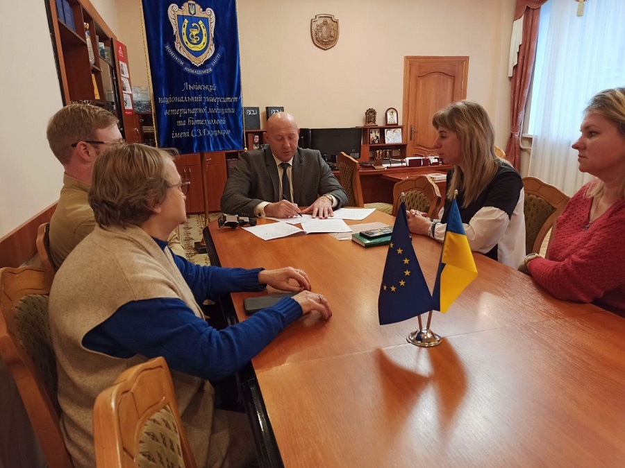 photo 1 2025 11 26 20 27 14