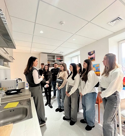 photo 5267493040694168523 y