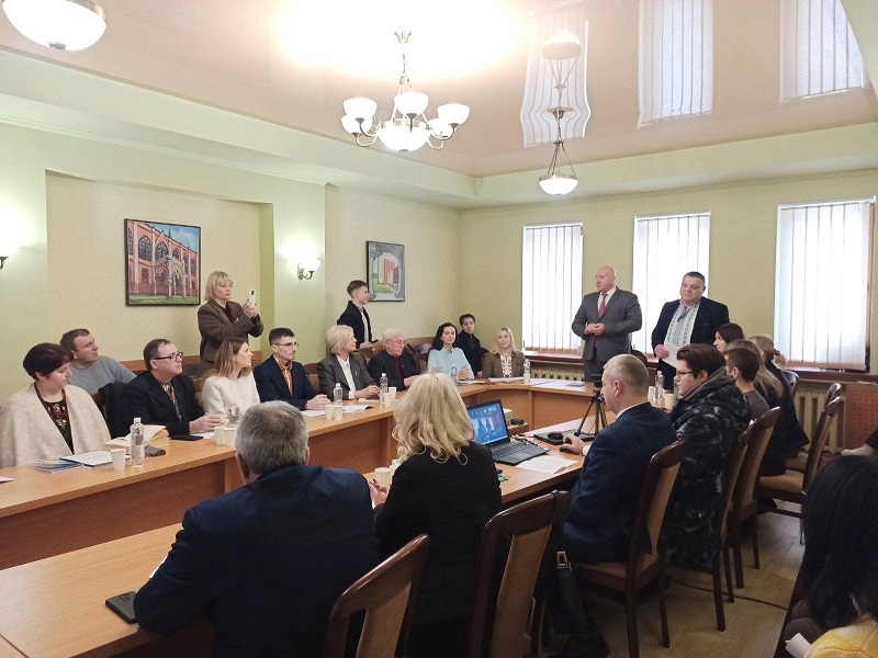 12024B09 CD32 4E36 BF3F 8EF226793ED6